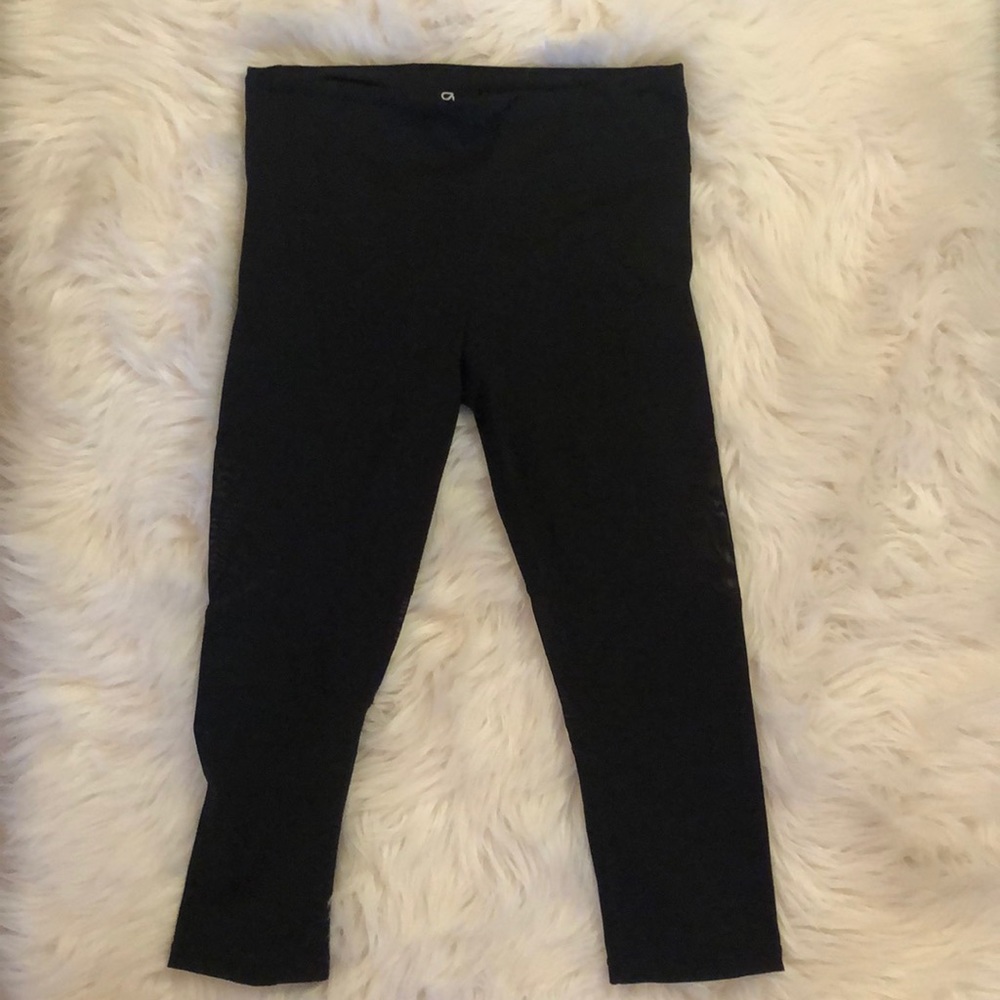 Gap Fit black cropped leggings